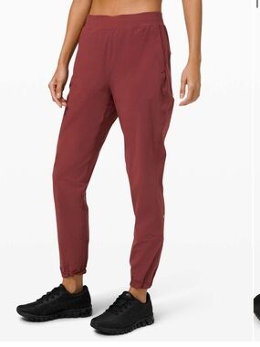 Lululemon Adapted State Jogger in Savannah